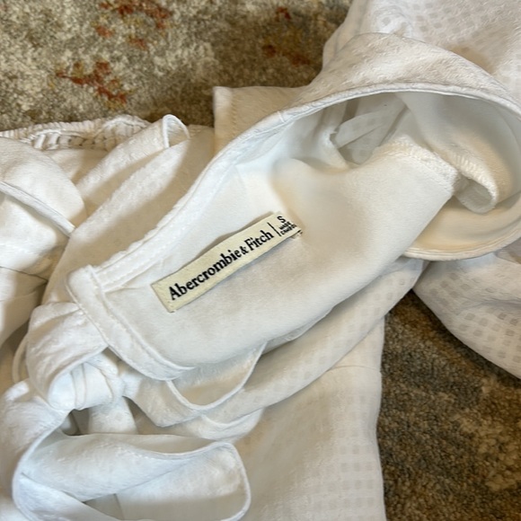 White Abercrombie top (S) NWOT - Picture 3 of 4